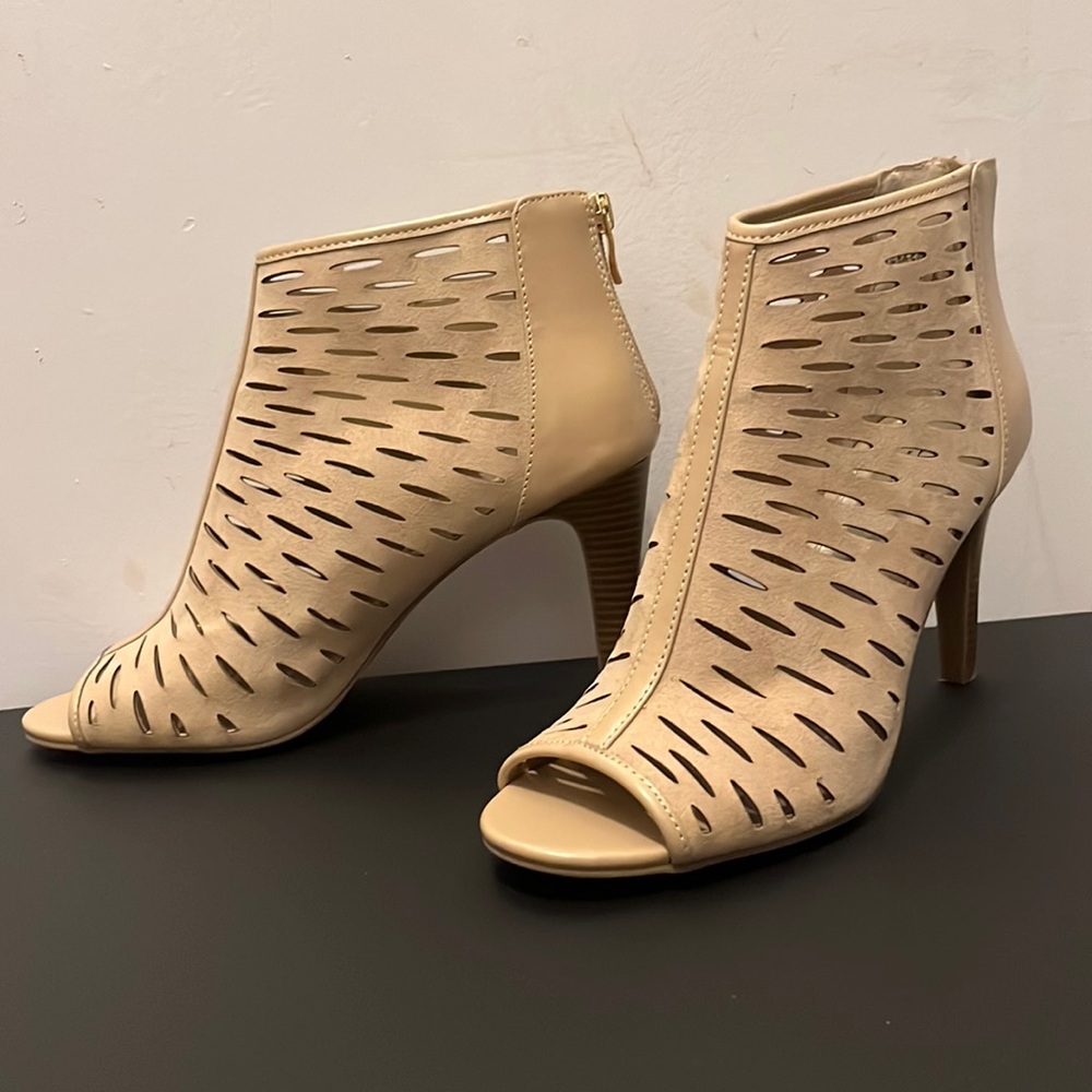 a.n.a heels